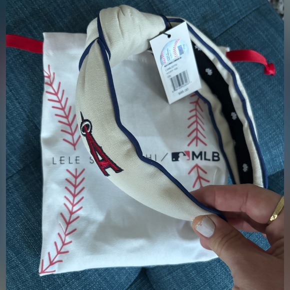 ⚾️ 😇 Lele Sadoughi MLB Los Angeles Angels Embroidered Headband - Picture 5 of 5